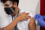 В ВОЗ оценили необходимость вакцинации от COVID-19 после теста на антитела