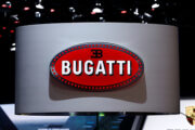 Porshe вместе с конкурентом Tesla получат Bugatti и начнут производить гиперкары: Бизнес: Экономика: Lenta.ru