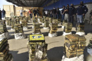 В Парагвае найден склад с рекордной партией кокаина: Преступность: Мир: Lenta.ru