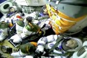Китайские космонавты впервые за 13 лет вышли в открытый космос