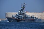 Российский корабль направили на помощь украинскому судну в Черном море