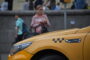 Россиян предупредили о возможном росте цен на такси: Бизнес: Экономика: Lenta.ru