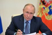Путину доверяют более 66 процентов россиян, показал опрос