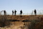 Солдаты Израиля задержали двух жителей Газы с мешком гранат: Происшествия: Мир: Lenta.ru