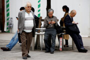 Стареющим японцам решили платить за досрочный выход на пенсию: Общество: Мир: Lenta.ru