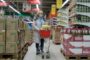 Экономисты одобрили сметающих товары в магазинах россиян