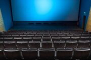 Владельцы кинотеатров попросили отменить антиковидные ограничения