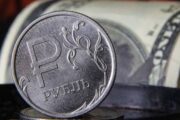 Курс доллара: рубль ждёт новости из-за океана