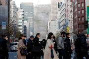 Японцев собрались наказывать за отказ повышать зарплату