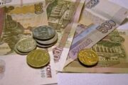 Власти назвали число россиян, получающих минимальную зарплату: эксперты усомнились