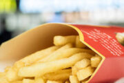 «Макдоналдс» уменьшит порции картофеля фри из-за проблем с поставками