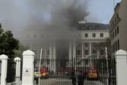В оппозиции ЮАР назвали причину пожара в здании парламента