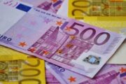 Россияне захотели получать зарплату в долларах или евро