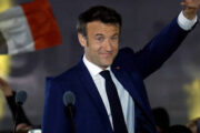 Макрону предрекли усиление протестов после переизбрания президентом Франции