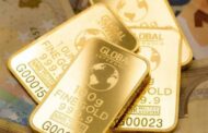 От доллара, фунта и евро побежали в золото