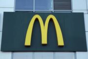 «Макдоналдс» откроется в России 12 июня: мороженое останется, биг-мак исчезнет