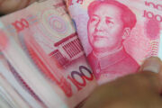 Россияне заинтересовались вкладами в китайской валюте