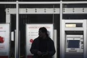 В России резко сократилось число банкоматов