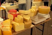 В России резко подорожал сыр