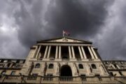 Банк Англии успокоит, но не спасет
