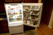 Мастер описал ремонт западных холодильников в условиях санкций: превращаются в монстров