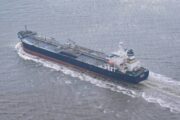 Танкерную пробку в Черном море связали с нефтяным эмбарго: чего добивается Турция