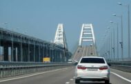 Фурам закрыт проезд по Крымскому мосту: дальнобойщики описали ситуацию