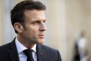 Французы объявили президенту Макрону «пенсионную битву»