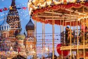 Траты россиян на новогодних каникулах выросли почти в полтора раза