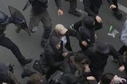 В ЕП пожаловались на полицейскую жестокость к митингующим во Франции