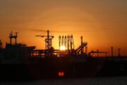 Экспорт нефти из России по морю растет вопреки санкциям: в чем причина