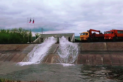 Военные строители запустили воду в канал Северский Донец