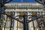 Центробанк продолжит работу по возврату международных резервов России