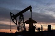 ОПЕК+ дополнительно снизил нефтедобычу: решение не в пользу России