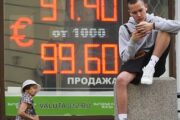 Россияне стали чаще беспокоиться о курсах валют и ипотеке