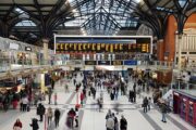 Протестующие заблокировали вокзал в Лондоне в час пик